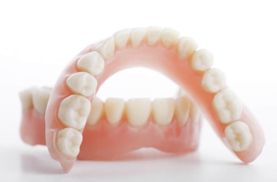 imagen de protesis dentales clinica san sebastian
